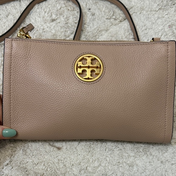 NWOT Tory Burch Carson Zip Top Crossbody - Picture 2 of 9